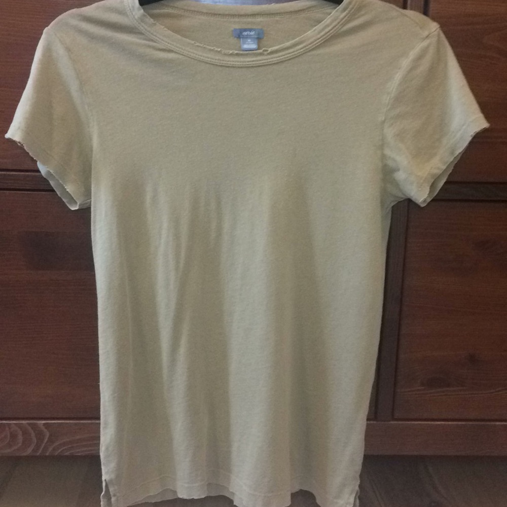Extra small ladies tan tee from aerie. 👍